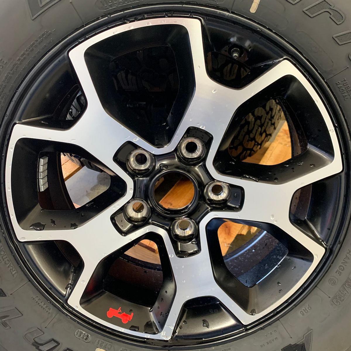 2021 WRANGLER Wheel machined face with painted pockets